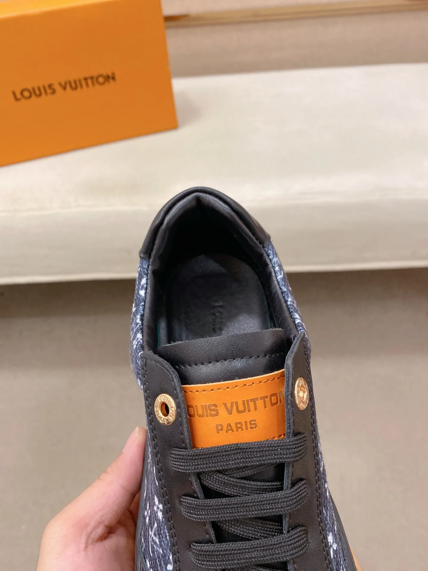 Men's clothing and shoes 400💰Louis Vuitton (Louis Vuitton/LV) top 🔍🔍 new models are on sale at the same time, the upper 🇮🇹 imported first-layer cowhide from Italy, fully imported sheepskin lining 💪💪, completely 1⃣️ to 1 ⃣️Re-engraved🇮🇹💪💪, ⚠Sole: The original sole is specially provided by the original factory, the exclusive movable molded sole is super comfortable, ⚠The original factory follows the order, 🔍🔍high quality, you can enter and exit the counter at will, welcome to compare⚠. Code number:38-44